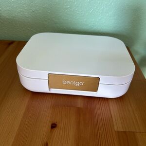 Bentgo White and Gold Lunch Box